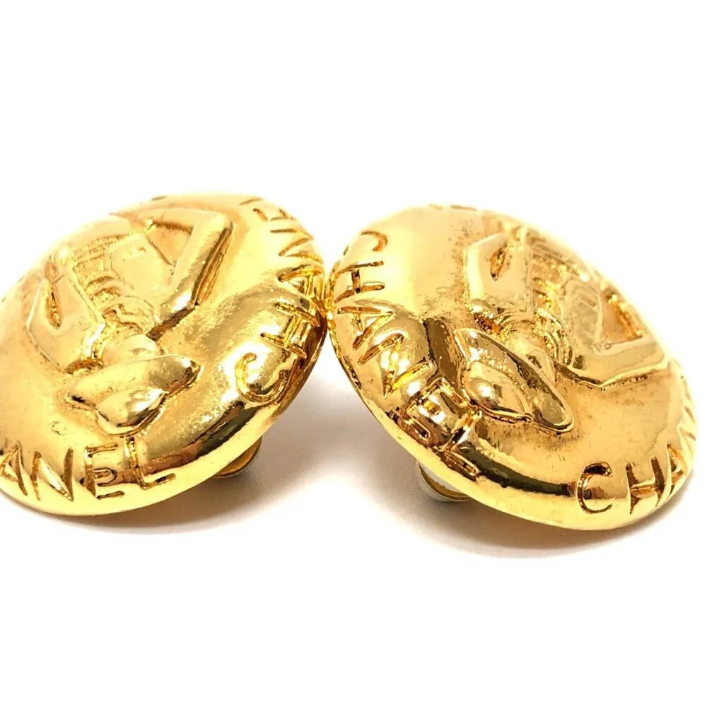 CHANEL Vintage Gold Earrings - Picture 11 of 12